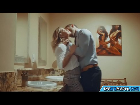 ❤️ Quan una rossa tetona et sedueix en un lavabo públic Fota al porno ca.verhentai.ru ☑
